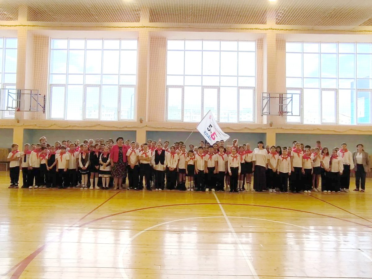 Традиционная линейка — старт новой учебной недели!